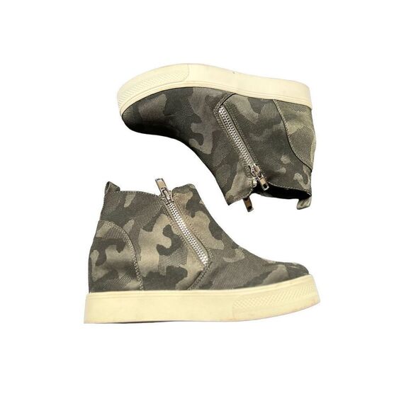 Steve Madden Green Camo Wedgie Sneakers Size 7 - Picture 1 of 5